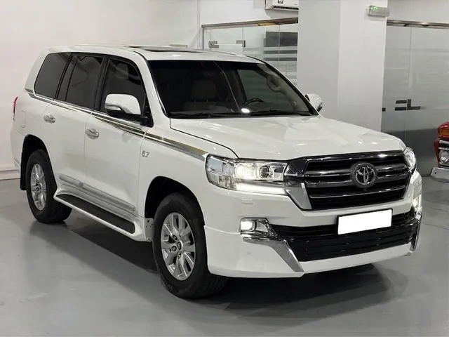 صورة 2020 تويوتا لاند كروزر VXR
