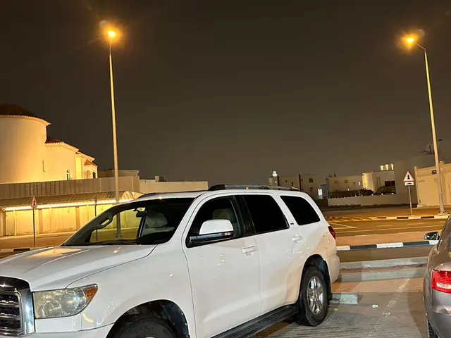 صورة 2015 تويوتا سيكويا بلاتينيوم