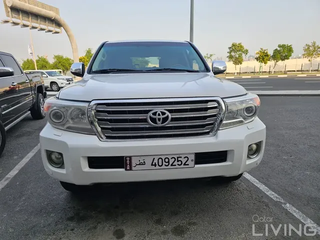 صورة 2015 تويوتا لاند كروزر VXR