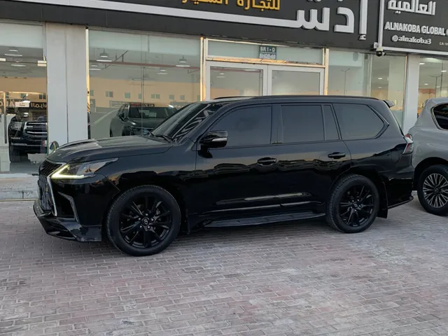 صورة 2020 لكزس LX 570 بلاك ايديشن