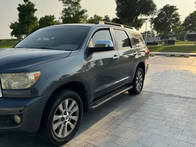 Photo of 2010 Toyota Sequoia Limited