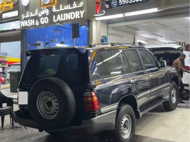 Photo of 2001 Toyota Land Cruiser VXR