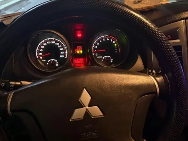 صورة 2017 ميتسوبيشي باجيرو GLS