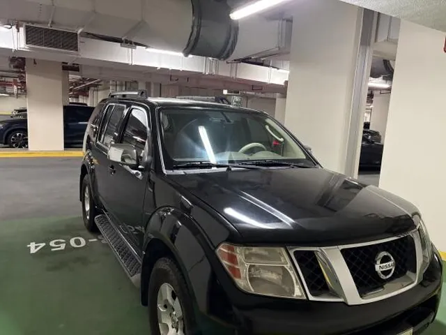 Photo of 2012 Nissan Pathfinder SE