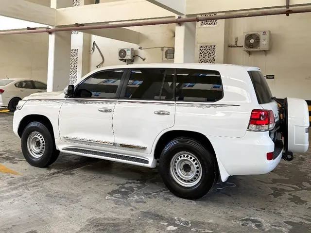 صورة 2016 تويوتا لاند كروزر GXR TRD