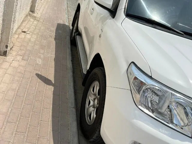 صورة 2011 تويوتا لاند كروزر GXR