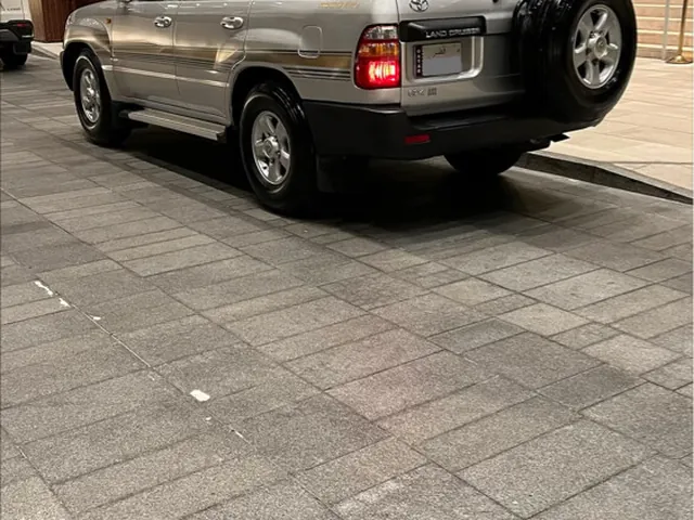 Photo of 2002 Toyota Land Cruiser GXR