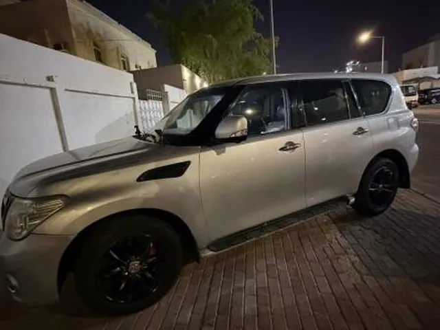 صورة 2010 نيسان باترول LE