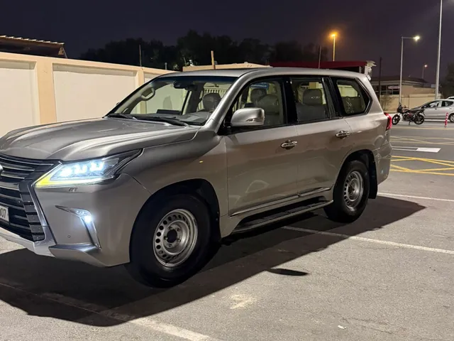 Photo of 2016 Lexus LX 570
