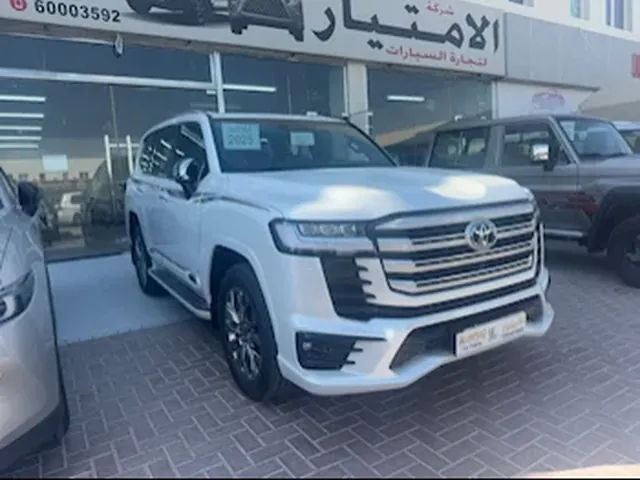 صورة 2025 تويوتا لاند كروزر VXR