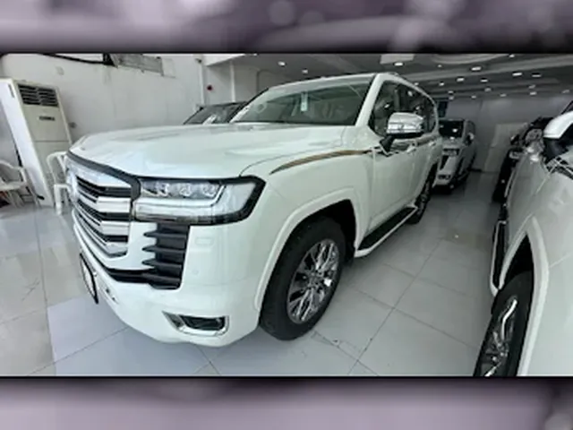 صورة 2023 تويوتا لاند كروزر VX