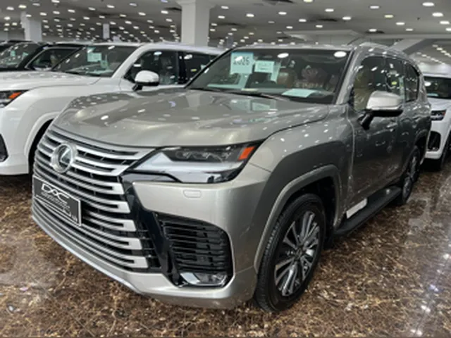 صورة 2026 لكزس LX 600 لكجري