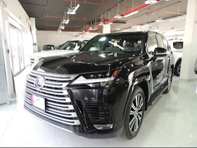 صورة 2023 لكزس LX 600 لكجري