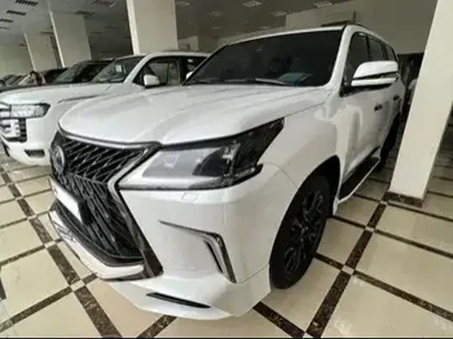 صورة 2020 لكزس LX 570 بلاك ايديشن