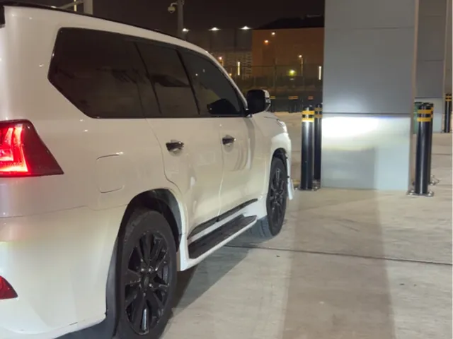 Photo of 2018 Lexus LX 570