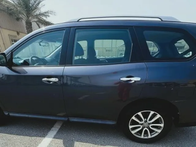 Photo of 2013 Nissan Pathfinder SV