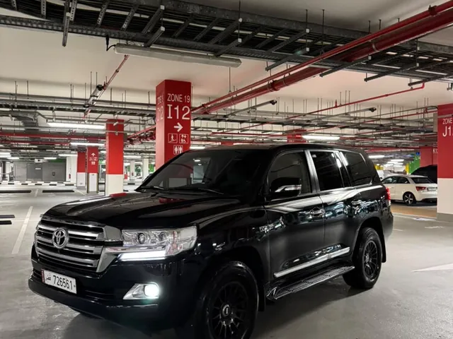 صورة 2017 تويوتا لاند كروزر VXR