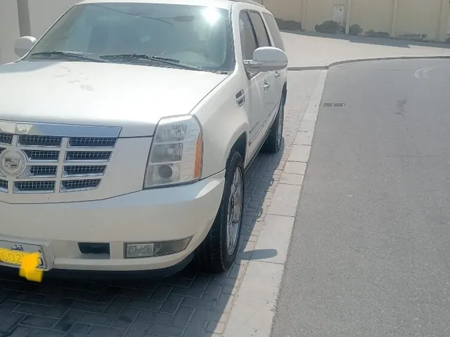 Photo of 2012 Cadillac Escalade IQ