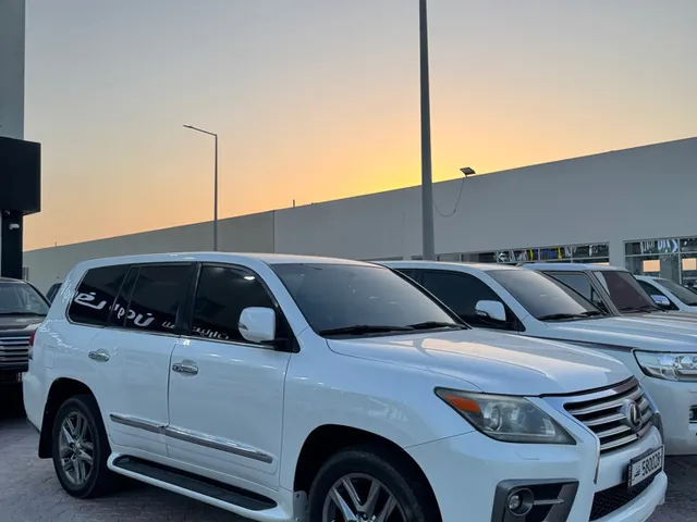 Photo of 2013 Lexus LX 570