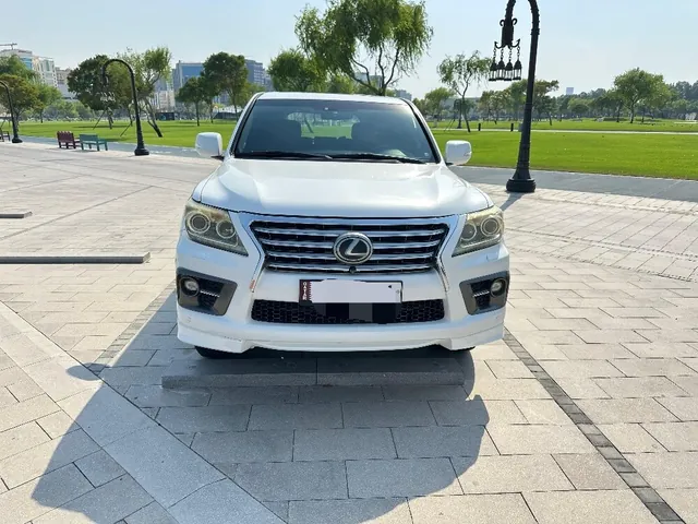 صورة 2015 لكزس LX 570 S