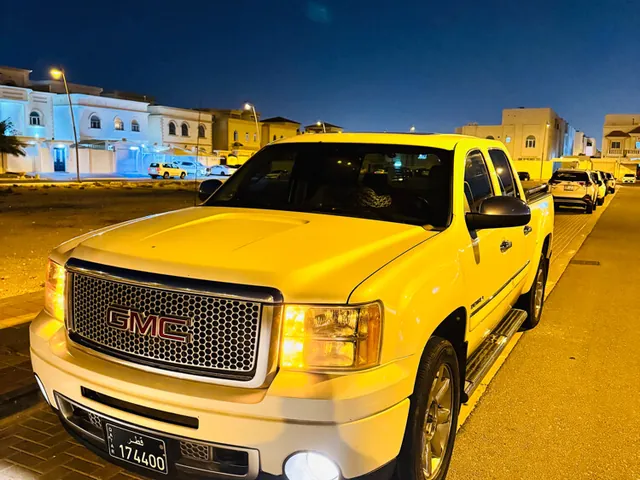 Photo of 2012 GMC Yukon Denali