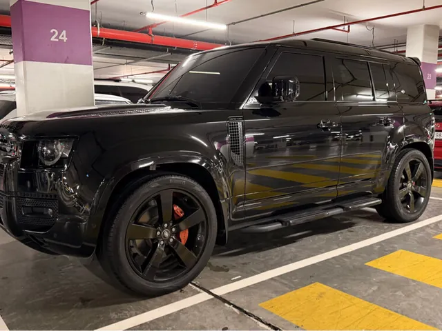 Photo of 2023 Land Rover Defender 110 HSE