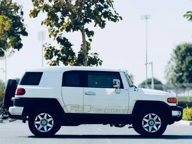 صورة 2019 تويوتا اف جي كروزر