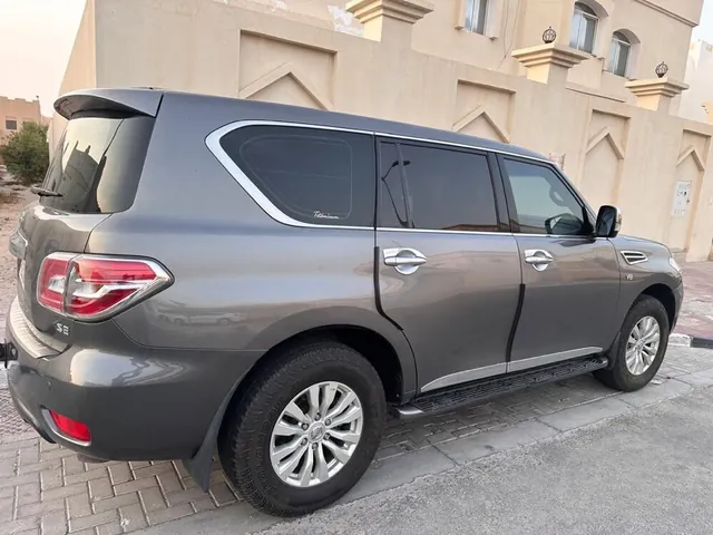 صورة 2014 نيسان باترول SE