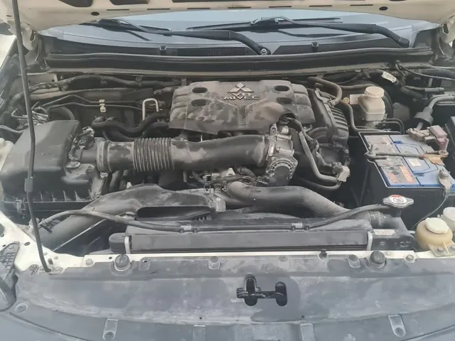 صورة 2017 ميتسوبيشي باجيرو