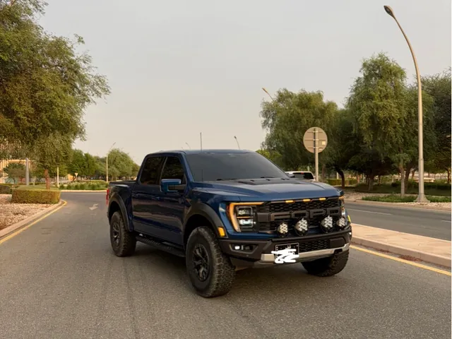 صورة 2022 فورد F-150 SVT رابتر