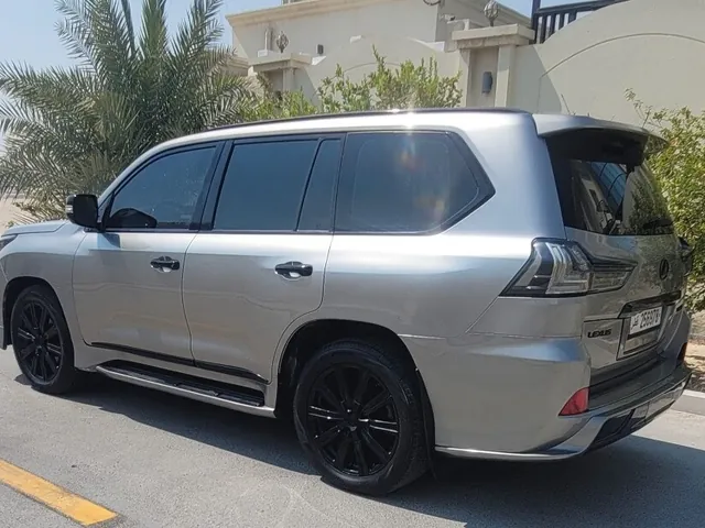 صورة 2016 لكزس LX 570 S