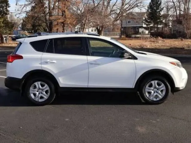 صورة 2015 تويوتا RAV4