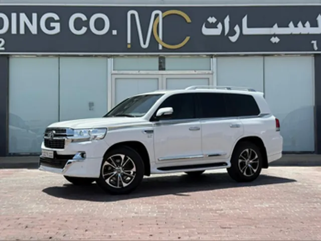 صورة 2020 تويوتا لاند كروزر VXR