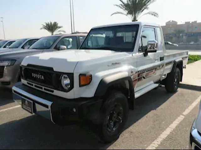صورة 2025 تويوتا لاند كروزر LX