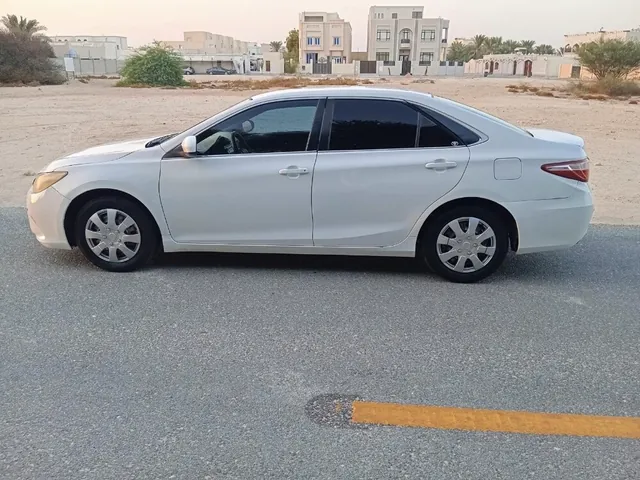 صورة 2016 تويوتا كامري GL