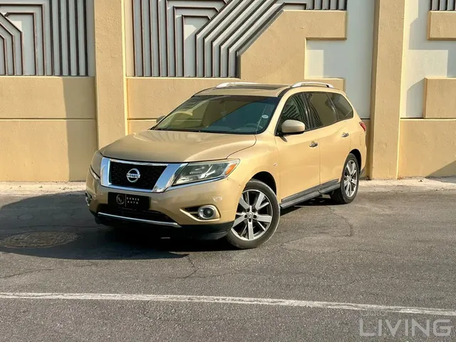 Photo of 2014 Nissan Pathfinder SV