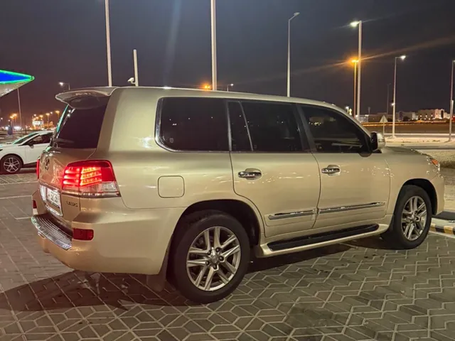 Photo of 2013 Lexus LX 570