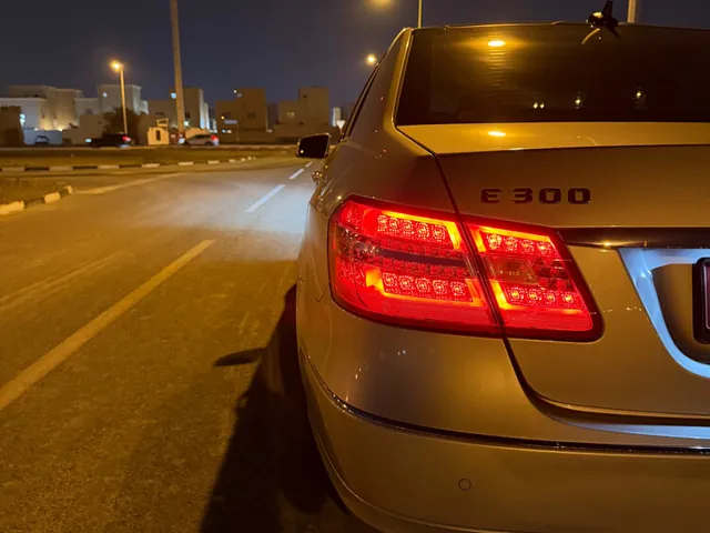 صورة 2012 مرسيدس-بنز E 300