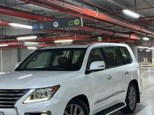 Photo of 2013 Lexus LX 570