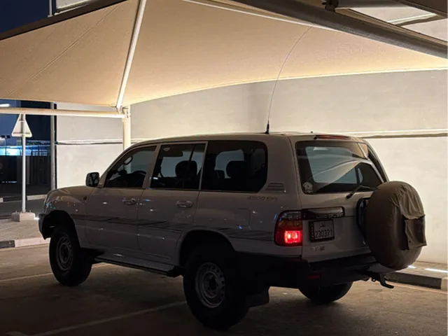 Photo of 2000 Toyota Land Cruiser GX