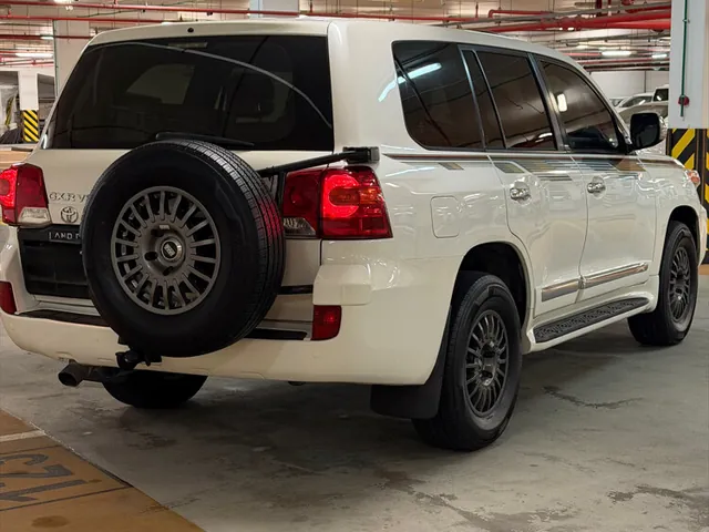 صورة 2015 تويوتا لاند كروزر GXR Limited