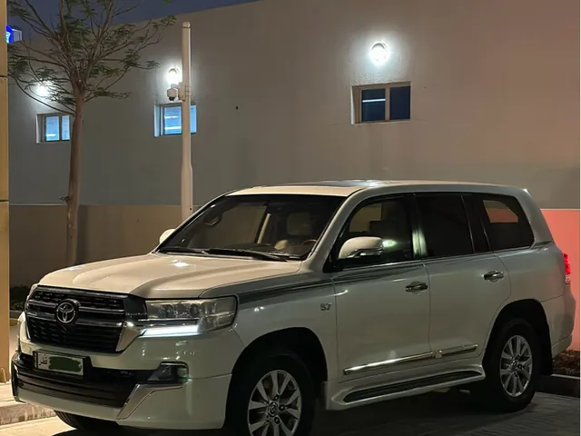 صورة 2016 تويوتا لاند كروزر VXR