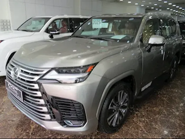 صورة 2025 لكزس LX 600 لكجري