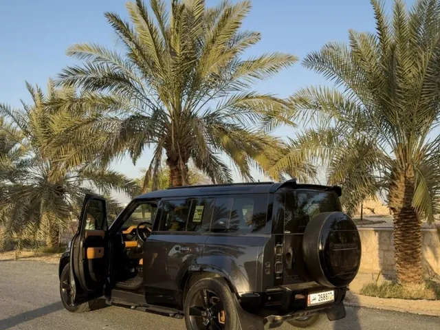 صورة 2023 لاند روفر ديفندر 110 HSE