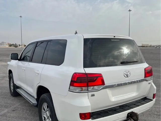 صورة 2018 تويوتا لاند كروزر GX