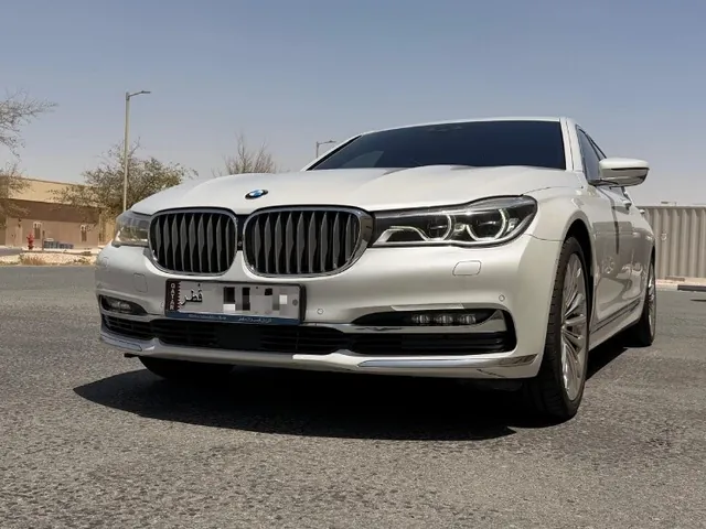 صورة 2017 بي إم دبليو الفئة السابعة 740Li