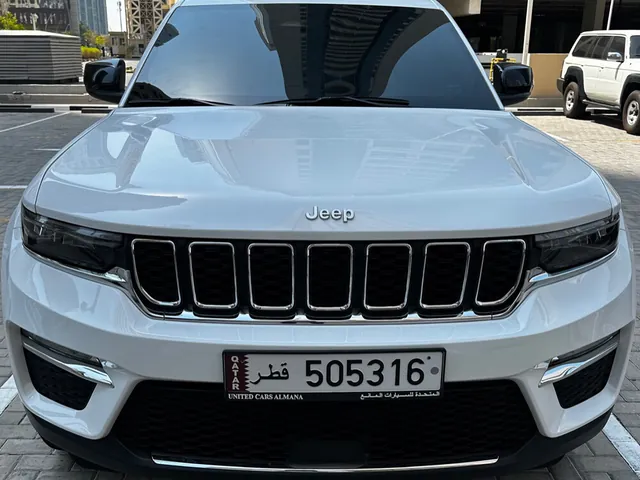 صورة 2025 جيب جراند شيروكي لاريدو