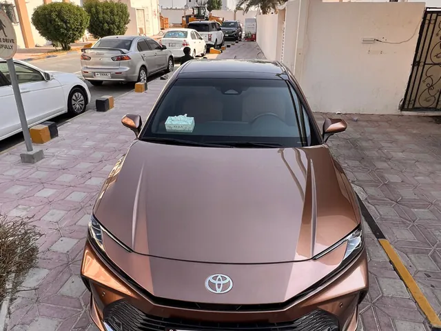 صورة 2025 تويوتا كامري GLE