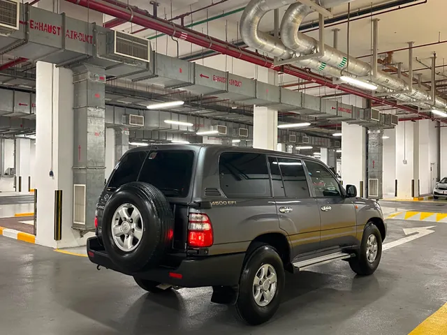 Photo of 2005 Toyota Land Cruiser G