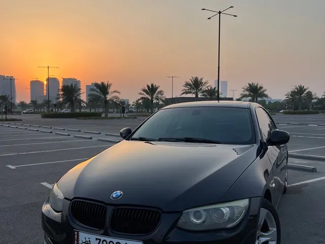 صورة 2011 بي إم دبليو الفئة الثالثة 320i